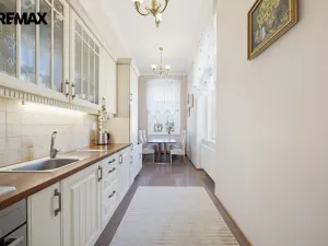 Prodej bytu 2+1, Karlovy Vary, Libušina, 66 m2