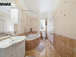 Prodej bytu 2+1, Karlovy Vary, Libušina, 66 m2