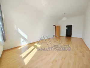 Pronájem bytu 2+1, České Budějovice, Pražská tř., 72 m2