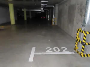 Prodej garážového stání, Praha - Kyje, Pelušková, 20 m2