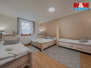Prodej rodinného domu, Velké Karlovice, 180 m2