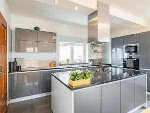 Prodej rodinného domu, Králův Dvůr, Nad Máchovnou, 228 m2