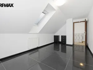 Pronájem rodinného domu, Jenišov - Pod Rohem, K Rohu, 210 m2