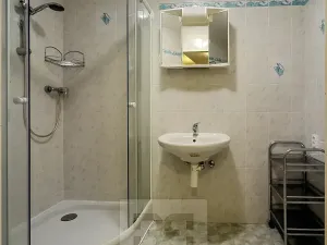 Pronájem bytu 1+kk, Praha - Horní Měcholupy, Ravennská, 30 m2