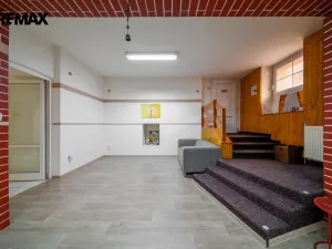 Prodej obchodního prostoru, Karlovy Vary, K. Čapka, 113 m2