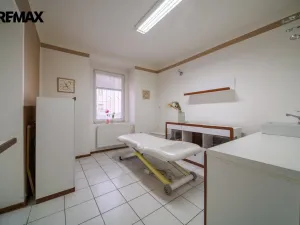 Prodej obchodního prostoru, Karlovy Vary, K. Čapka, 113 m2