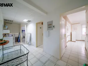 Prodej obchodního prostoru, Karlovy Vary, K. Čapka, 113 m2