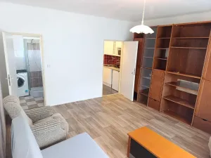 Pronájem bytu 1+kk, Praha, Jeremenkova, 28 m2