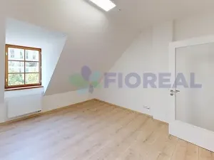 Pronájem kanceláře, Praha - Karlín, Sokolovská, 220 m2