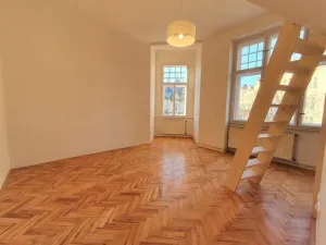 Pronájem bytu 1+kk, Praha, Svobodova, 33 m2