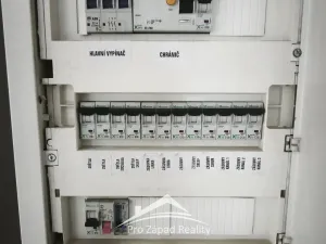 Pronájem obchodního prostoru, Plzeň, Poděbradova, 242 m2