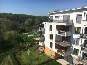 Pronájem garáže, Praha - Hloubětín, Nademlejnská, 18 m2