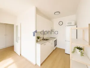 Pronájem bytu 2+kk, Praha, Janského, 44 m2