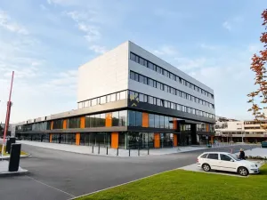 Pronájem kanceláře, Praha - Vysočany, Poděbradská, 416 m2