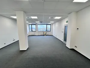 Pronájem kanceláře, Praha - Vysočany, Poděbradská, 416 m2