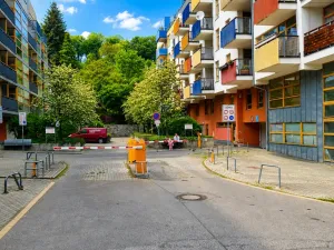 Pronájem garážového stání, Praha, Tomkova, 12 m2