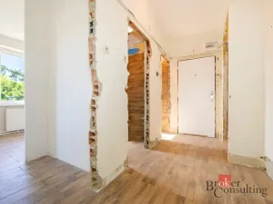 Prodej bytu 2+1, Hrádek - Nová Huť, 1. máje, 58 m2