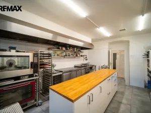 Pronájem restaurace, Praha - Smíchov, Zborovská, 185 m2