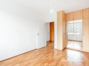 Pronájem bytu 2+kk, Praha - Kbely, Pod Nouzovem, 65 m2