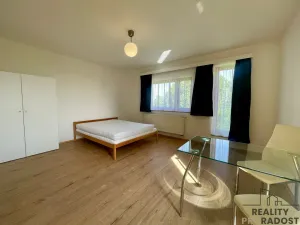 Pronájem bytu 1+kk, Praha, Na okraji, 33 m2