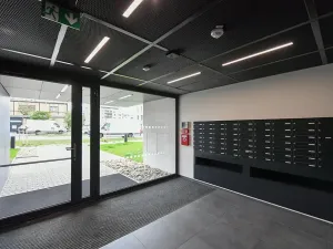Pronájem garážového stání, Praha - Vysočany, Oktábcových, 15 m2