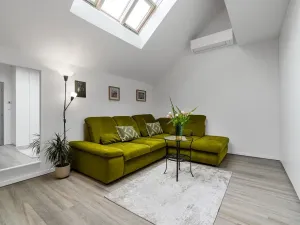 Prodej bytu 2+kk, Praha - Karlín, Peckova, 77 m2
