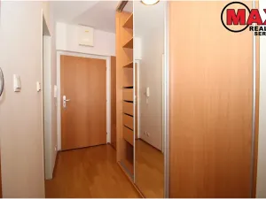 Pronájem bytu 1+kk, Praha - Troja, Hnězdenská, 36 m2