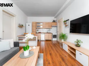 Pronájem bytu 2+kk, Hradec Králové - Kukleny, Denisovo náměstí, 66 m2