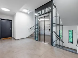 Pronájem bytu 1+kk, Praha - Karlín, Pobřežní, 28 m2