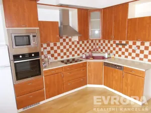 Pronájem bytu 2+1, Pardubice - Bílé Předměstí, Holubova, 62 m2