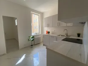 Prodej bytu 2+1, Karlovy Vary, Koptova, 74 m2