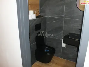 Pronájem obchodního prostoru, Benešov, Malé náměstí, 98 m2