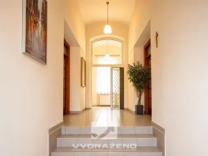 Prodej obchodního prostoru, Dolní Kounice, 400 m2
