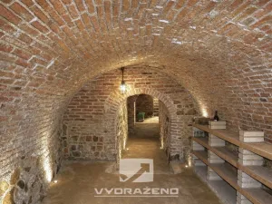 Prodej obchodního prostoru, Dolní Kounice, 400 m2