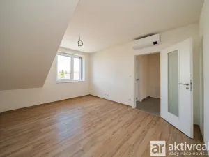 Pronájem bytu 2+kk, Ovčáry, Na Bulánce, 62 m2