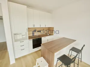 Pronájem bytu 1+kk, Praha, Libušská, 44 m2