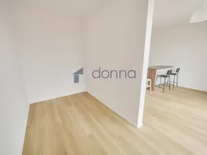 Pronájem bytu 1+kk, Praha, Libušská, 44 m2