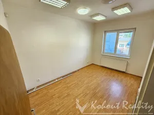 Pronájem kanceláře, Praha - Hloubětín, Nademlejnská, 136 m2