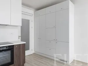 Pronájem bytu 1+kk, Praha - Hloubětín, Poděbradská, 33 m2