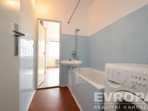 Prodej bytu 2+1, Praha - Kobylisy, Chabařovická, 62 m2