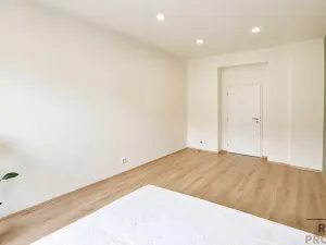 Pronájem bytu 1+kk, Praha - Žižkov, Milíčova, 34 m2