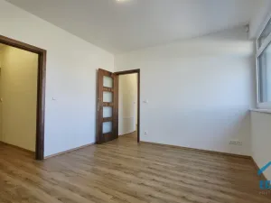 Pronájem kanceláře, Herink, U Kovárny, 92 m2