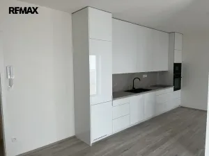Prodej bytu 2+kk, Zlín, Tyršovo nábřeží, 71 m2