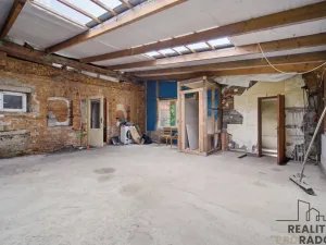 Prodej komerční nemovitosti, Holetín, 400 m2
