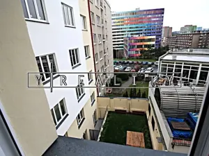Pronájem bytu 1+kk, Praha - Vršovice, 28. pluku, 35 m2