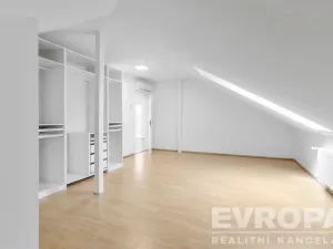 Pronájem rodinného domu, Průhonice, U Cihelny, 237 m2
