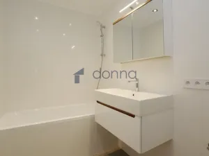 Pronájem bytu 2+1, Praha, Frýdlantská, 64 m2