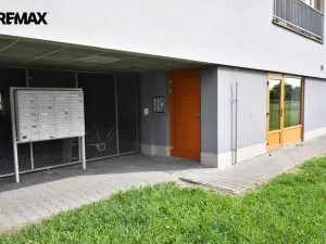 Prodej bytu 1+kk, Hradec Králové - Třebeš, Svatojánská, 33 m2