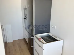 Pronájem bytu 2+kk, Praha, Kurzova, 46 m2