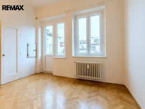 Prodej bytu 2+1, Praha - Bubeneč, náměstí Interbrigády, 95 m2